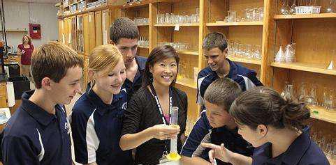 美国的中学生学习哪些科目？