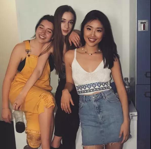 18岁美女华人学霸，用性感和感性征服了全世界