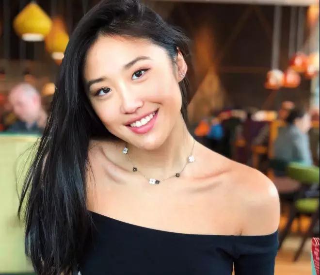 18岁美女华人学霸，用性感和感性征服了全世界