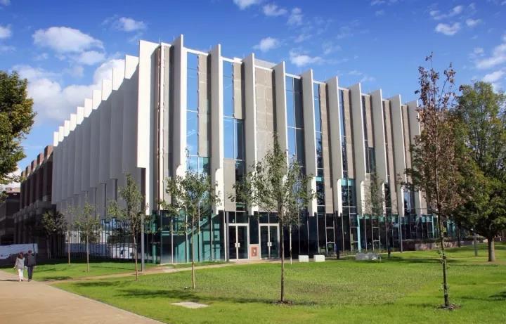 英国精算师：虽然我们入行难，但是我们薪资高啊~