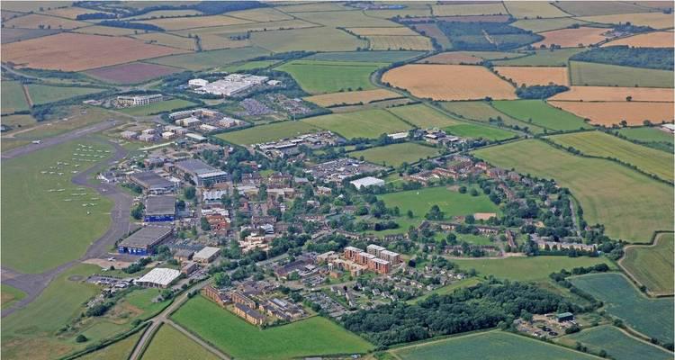 欧洲唯一一所有自己的飞机场的大学