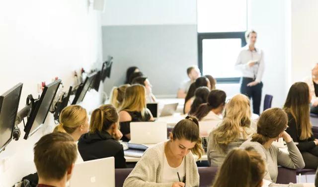 带海外实习的新媒体专业，世界排名前1%的课程