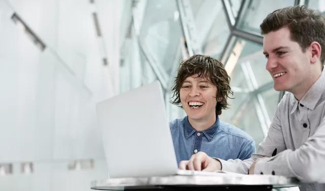 带海外实习的新媒体专业，世界排名前1%的课程