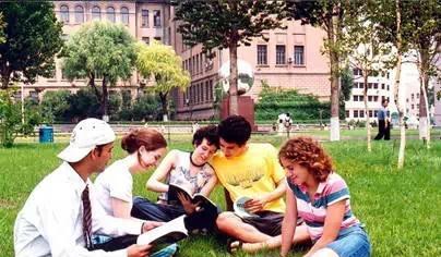 中国高中和加拿大高中毕业申请大学的区别