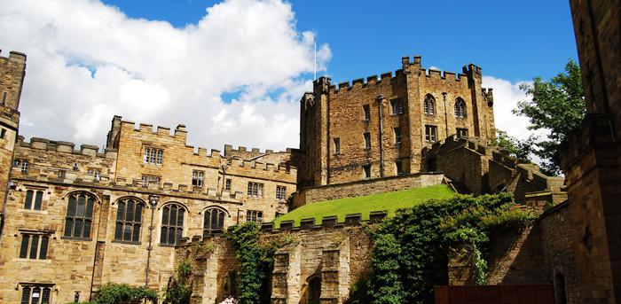 英国大学毕业典礼，定不负你此行