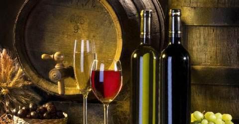 同学，干了这杯葡萄酒！