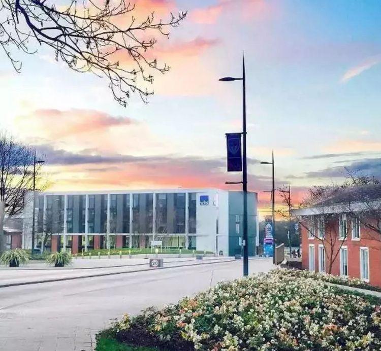 英国最牛电影学院，致看完《红海行动》想学电影的你~