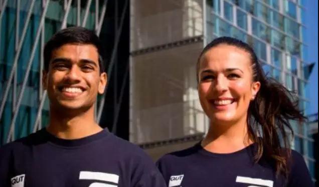 18岁美女华人学霸，用性感和感性征服了全世界