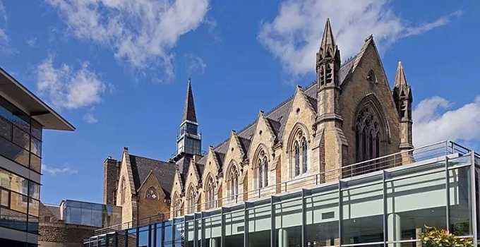 英国三重认证的学校