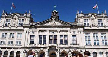 读传媒专业，怎么选择学校？