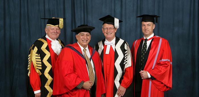 英国大学毕业典礼，定不负你此行