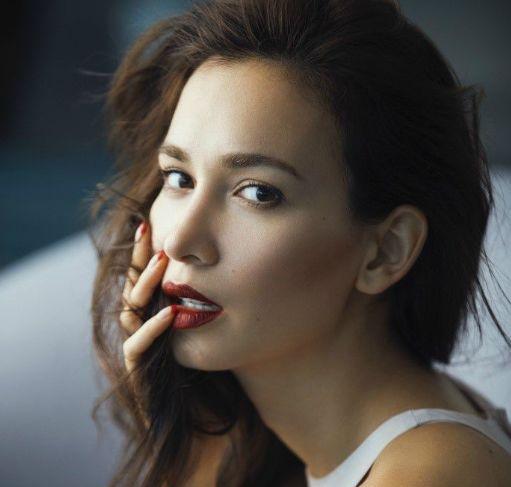 卢靖姗，集美貌与才华于一身的女子