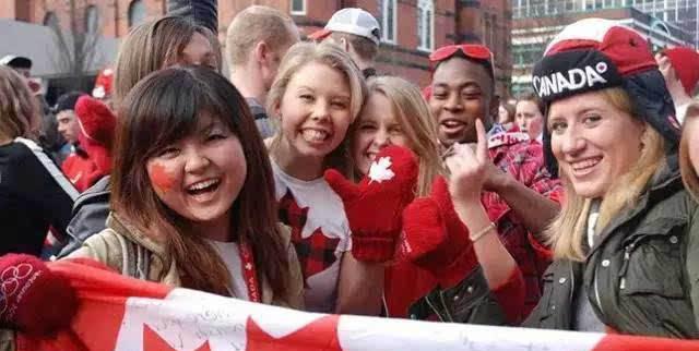 高中出国留学加拿大一年需要花费多少钱？