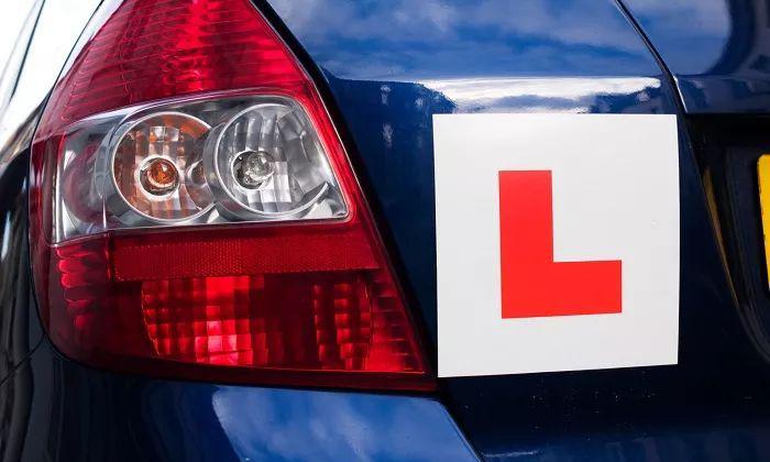 要怎样在英国拿到驾照，开上车？