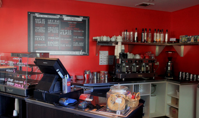 大美皇后镇里藏着一所旅游学院