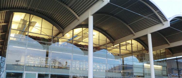 欧洲唯一一所有自己的飞机场的大学