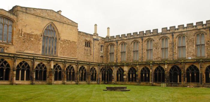 英国大学毕业典礼，定不负你此行