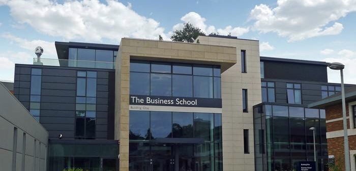 英国三重认证的学校