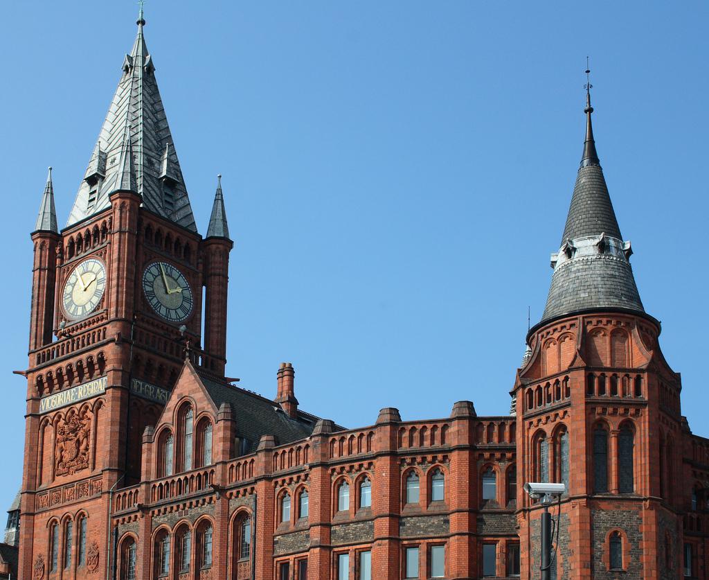 利物浦大学部分专业提高入学要求