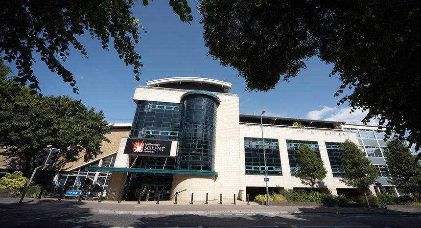 南安普敦索伦特大学