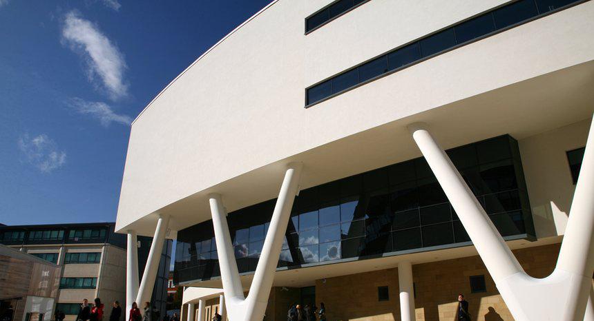 哈德斯菲尔德大学