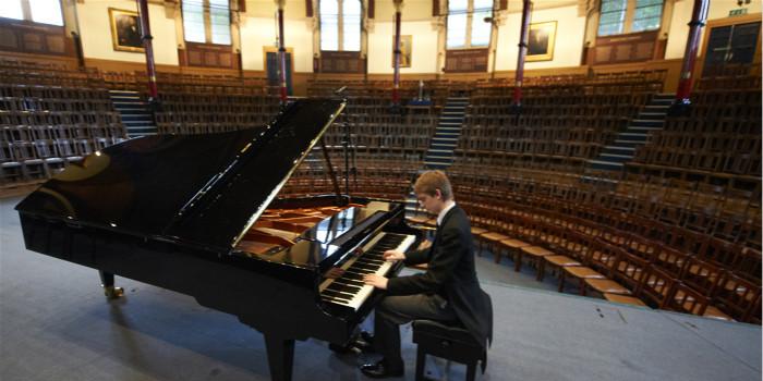 带你进入英国贵族公学-哈罗公学