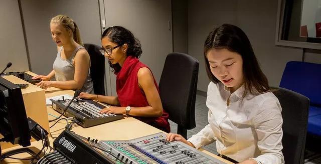 来了解一下蒙纳士大学的传媒