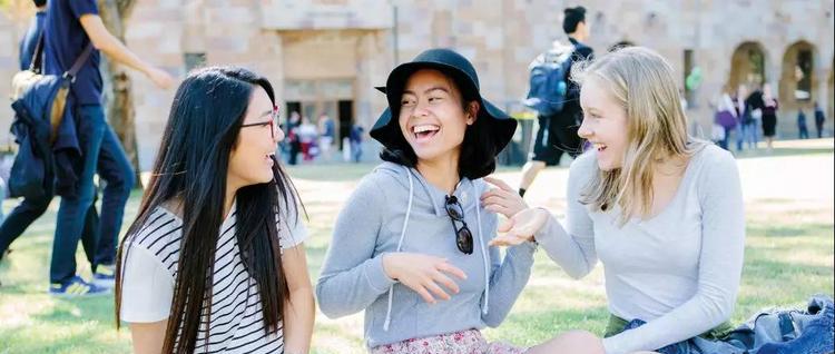 18岁美女华人学霸，用性感和感性征服了全世界