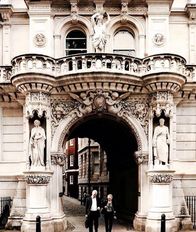 英国最牛电影学院，致看完《红海行动》想学电影的你~