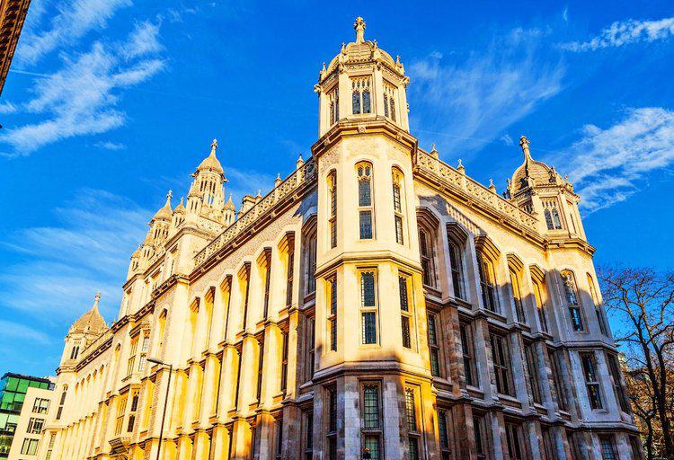 英国最牛电影学院，致看完《红海行动》想学电影的你~