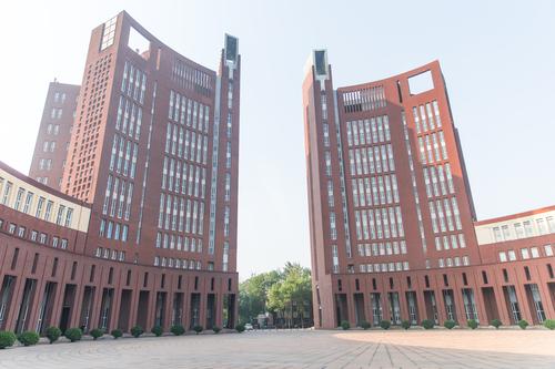 到澳大利亚斯文本科技大学上大学容易完成学业吗？