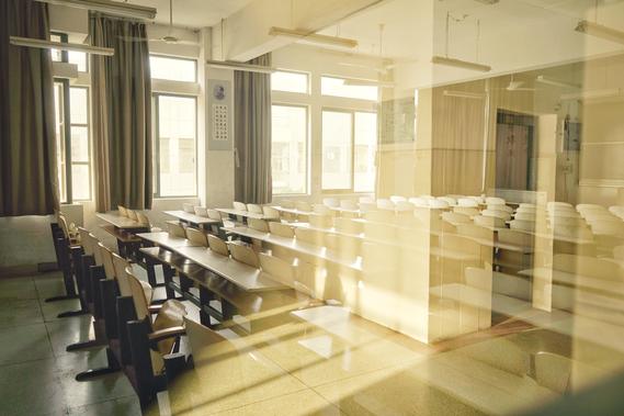 到澳大利亚查尔斯特大学上学能找工作吗？
