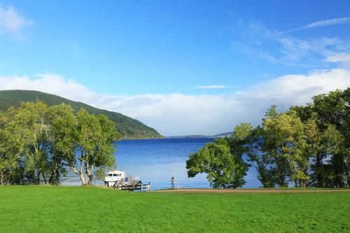 美国加利福尼亚大学洛杉矶分校读研究生花费每年30万够吗？