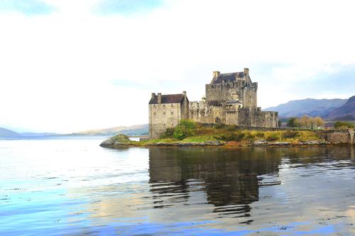 英国南格洛斯特郡与斯特劳德学院留学硕士学费一年多少人民币？