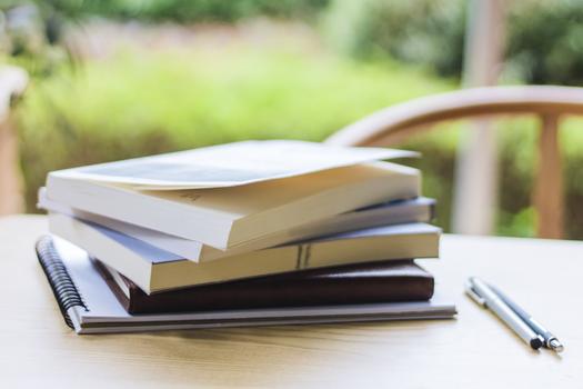 波多黎各大学乌马考分校能申请奖学金吗？怎么申请？