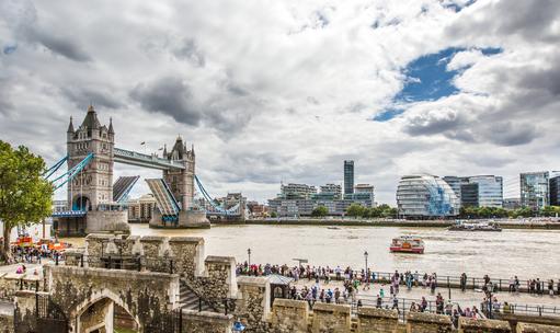 英国埃克塞特大学读硕士花费每年多少钱？