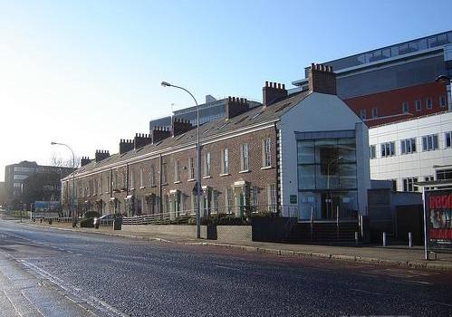 英国贝尔法斯特女王大学本科学费是多少？