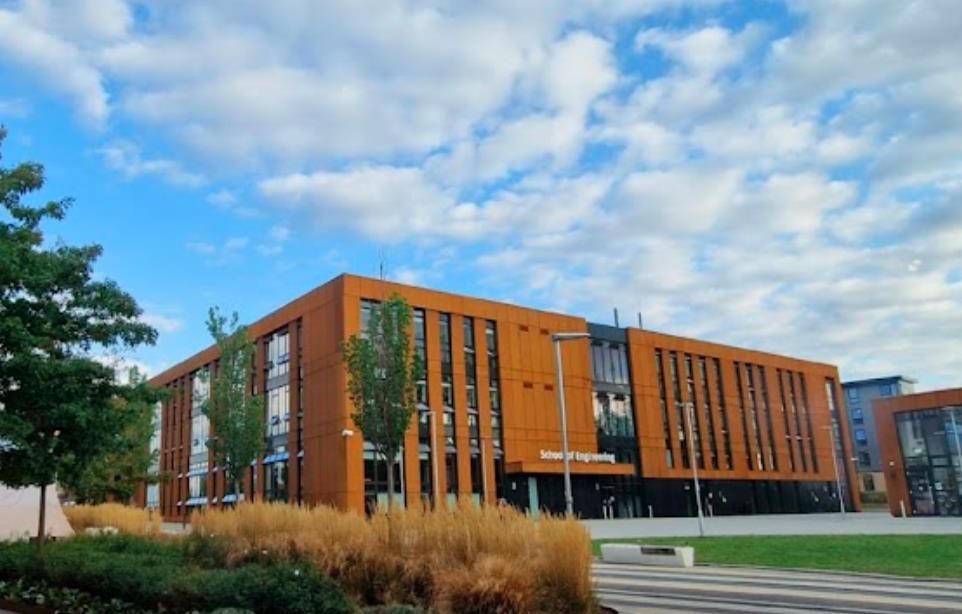 ●通过法国使馆认可的中介办理