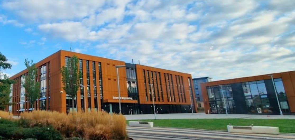 在法国驻爱丁堡总领事馆当面申请