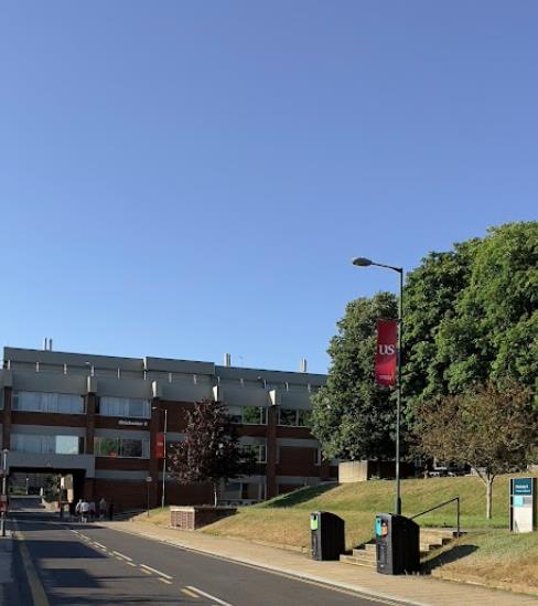 英国约克大学一年学费大约要多少？