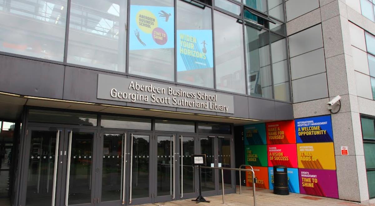 近200所合作院校培养高素质人才 近200所合作院校培养高素质人才