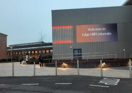 Q:请问圣三一2020年可以去读吗?