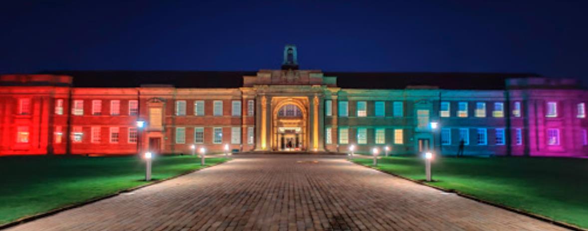 在国内读书,但拿的是海外学校的毕业证,能申请圣三一大学吗?