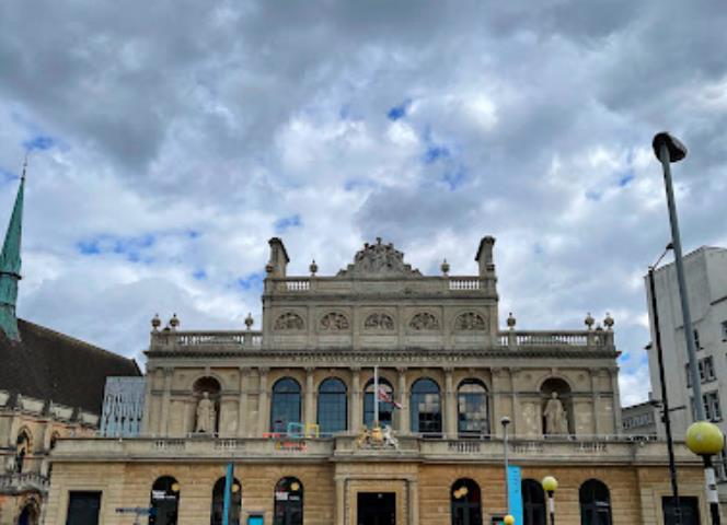 Q工作签可以带配偶吗?