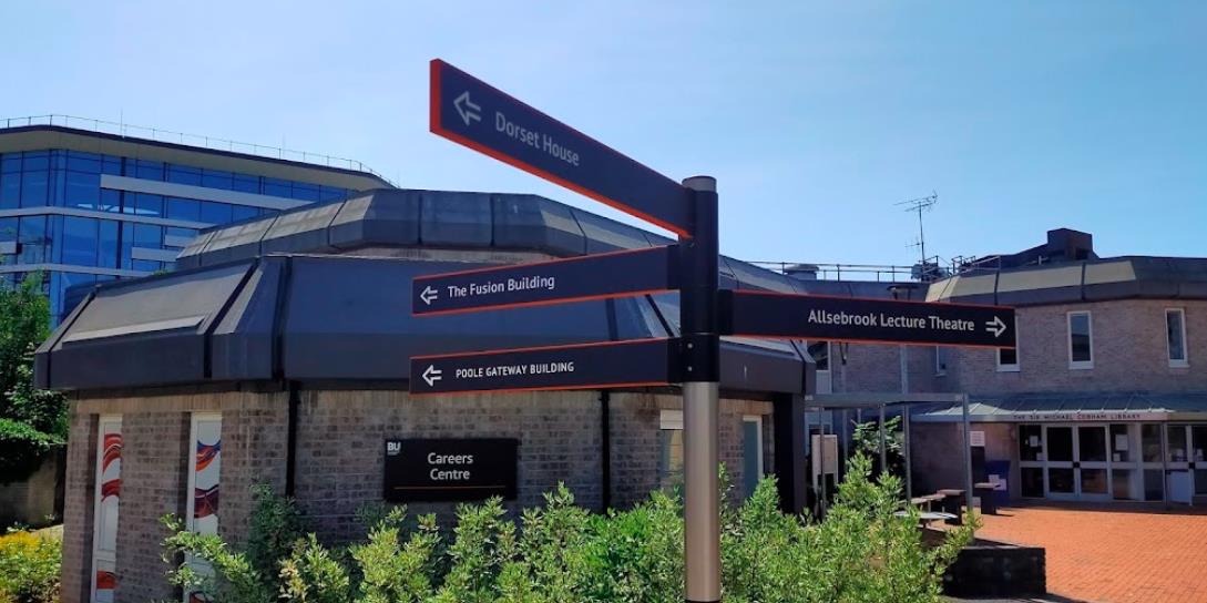 Q:在国内本科大二在读,国内会计专业毕业以后是否可以直接申请ACCA的课程?