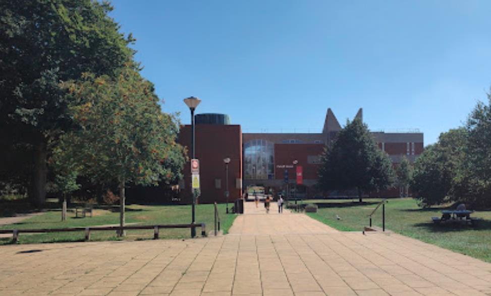 京都立艺术大学校园环境怎么样